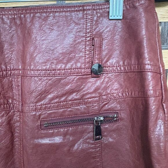 Romeo & Juliet‎ Red Faux Leather Skirt Size Small - Picture 5 of 8
